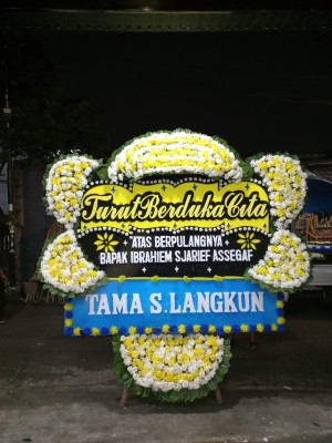 Papan Bunga Duka di Gunung Kijang