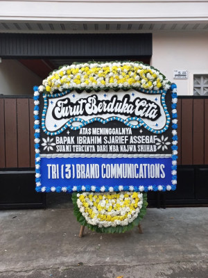 Papan Bunga Duka di Gunung Kijang